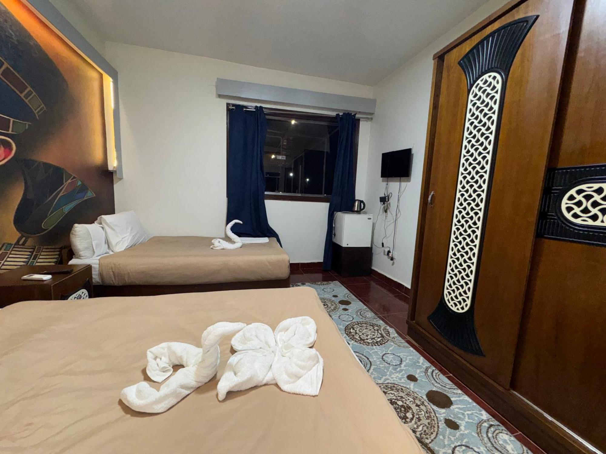 Nefertiti Pyramids View Hotel Cairo Exterior foto