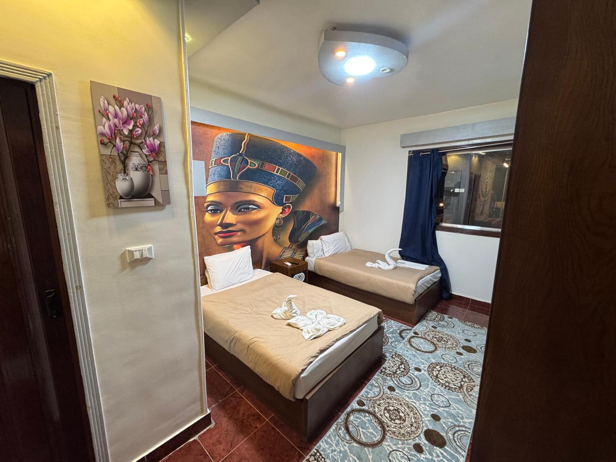 Nefertiti Pyramids View Hotel Cairo Exterior foto